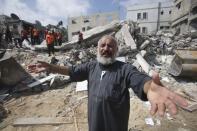 A Palestinian man reacts as rescue workers search for victims under the rubble of a house, which witnesses said was destroyed in an Israeli air strike, in Khan Younis in the southern Gaza Strip July 29, 2014. REUTERS/Ibraheem Abu Mustafa