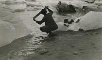 'A photographer processes film among ice bergs in seawater, Alaska.' (Oscar D. Von Engeln/The National Geographic/Christie’s Images) <br> <br> <a href="https://www.christies.com/services/publications/browse-ecatalogues.aspx" rel="nofollow noopener" target="_blank" data-ylk="slk:Click here to see the full collection at Christie's;elm:context_link;itc:0;sec:content-canvas" class="link ">Click here to see the full collection at Christie's</a>