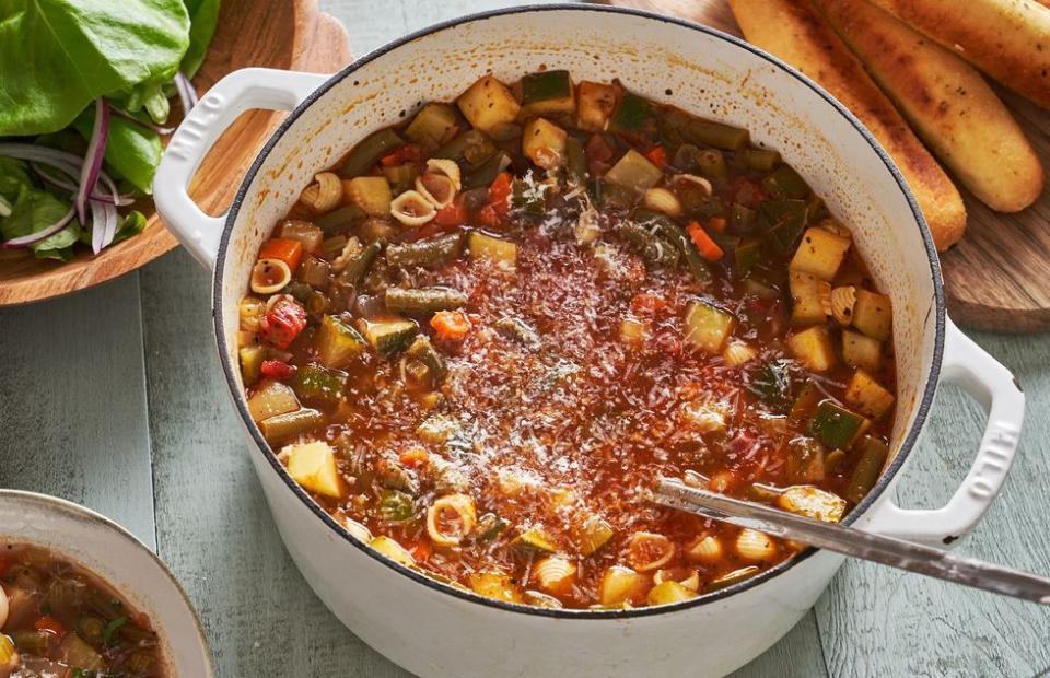 15) Copycat Olive Garden Minestrone Soup