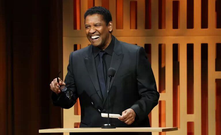 El percance de Denzel Washington en los Globos de Oro 2016 (Foto: REUTERS)