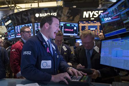 Traders work on the floor of the New York Stock Exchange February 19, 2014. REUTERS/Brendan McDermid
