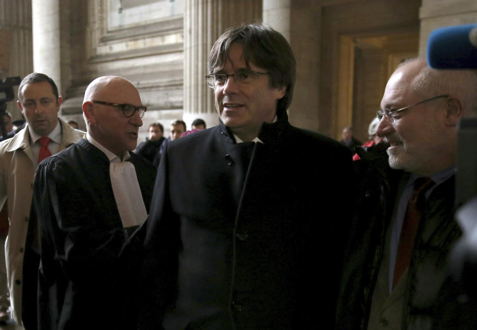 Catalonia's former regional president Carles Puigdemont, centre, arrives to the Justice Palace in Brussels, Monday, Dec.16, 2019. (AP Photo/Francois Walschaerts)