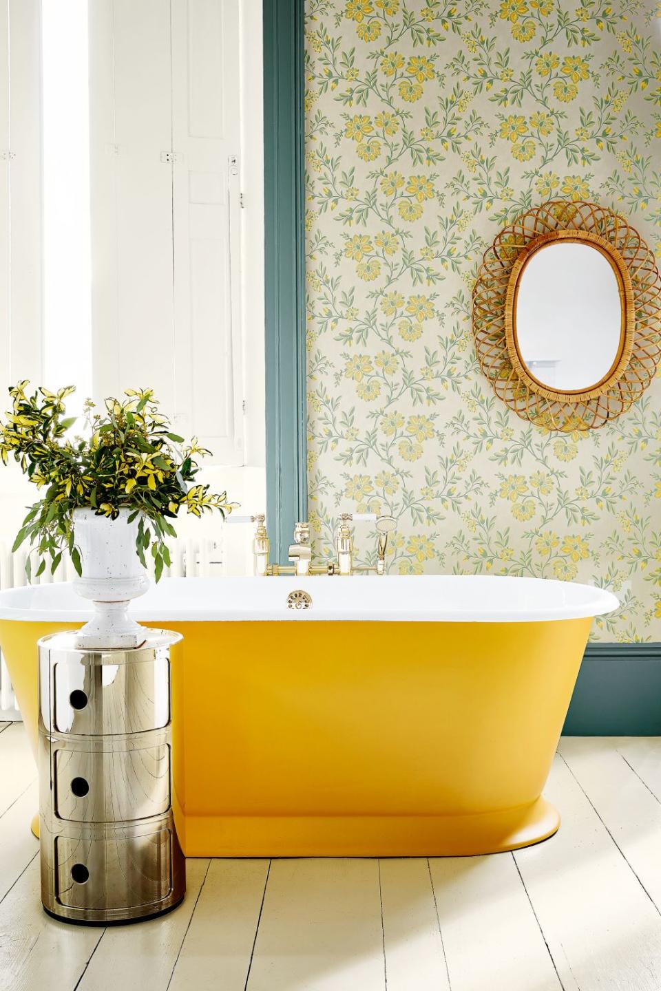 Use a freestanding bath to stretch space