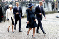 <p>Ella optó por un abrigo azul oscuro de Beulah London y un sombrero en combinación de Lock and Co. </p>