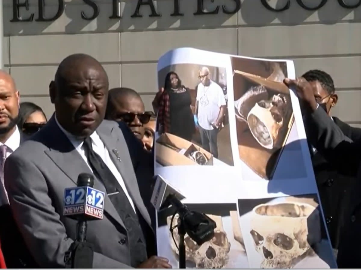 Carter family lawyer Benjamin Crump speaking with media after releasing results of an independent autopsy into Rasheem Carter’s murder ( WJTV 12 News)