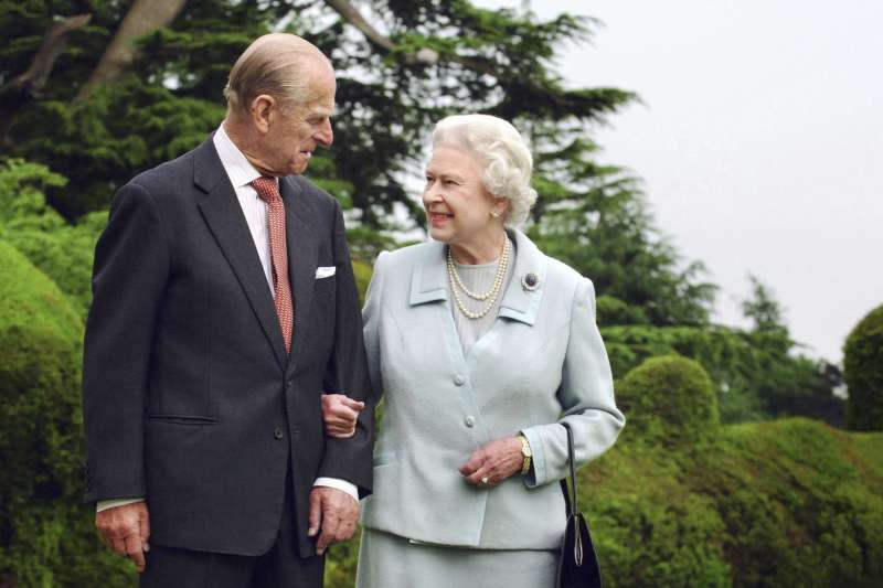 英國女王的丈夫菲利普親王辭世，他們結褵73年，是歷史上最長的王室婚姻。（AP）