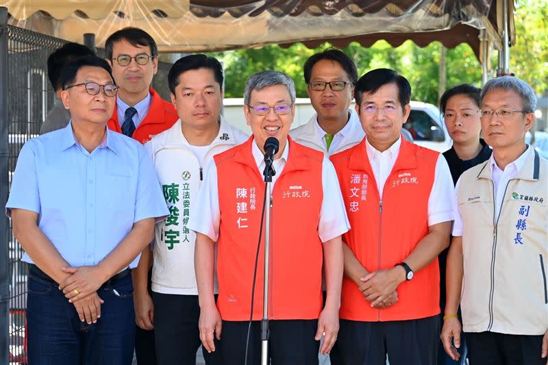 行政院長陳建仁今(21)日參訪「宜蘭縣清溝非營利幼兒園」。（圖／行政院提供）