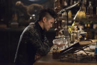 <p>Harry Shum Jr. dans Shadowhunters. © Freeform/John Medland </p>