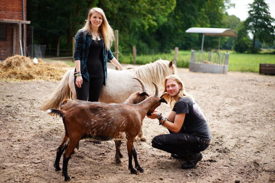 Der 27-jährige Bauer lebt überwiegend vegan.  (Bild: RTL / Stefan Gregorowius)