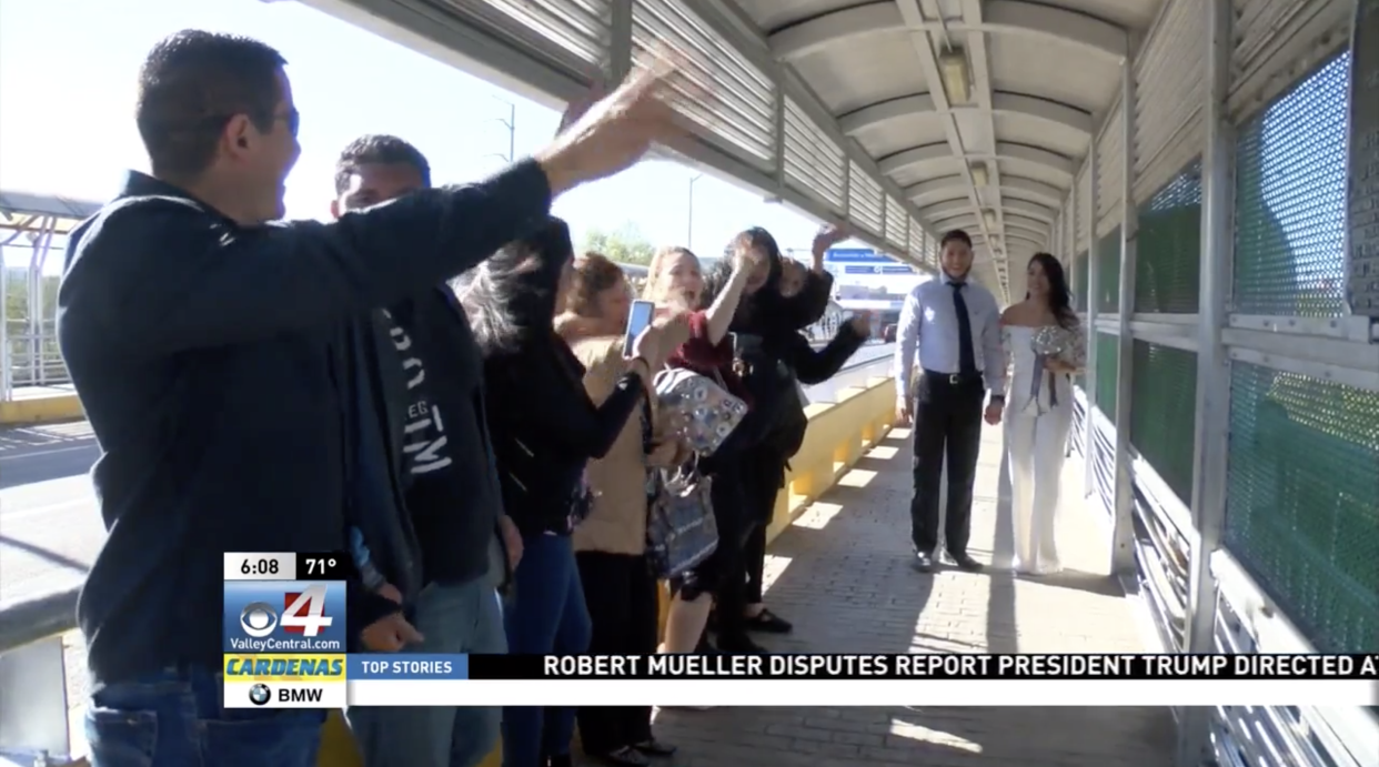 Couple separated by the border gets married in international territory. (Photo: KGBT)