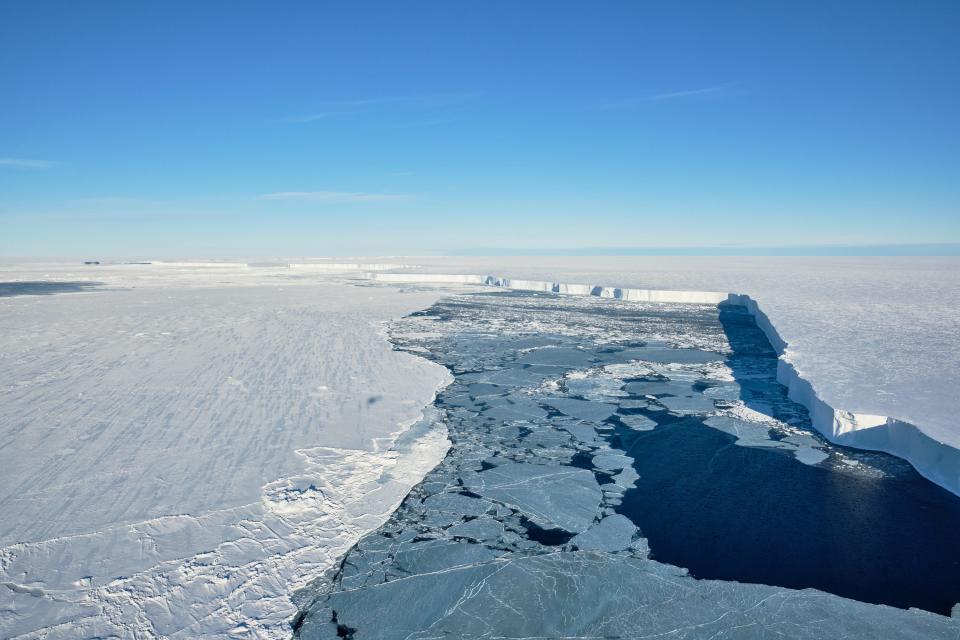 polarstern brunt ice shelf AWI