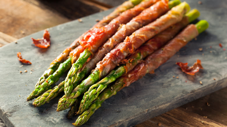 prosciutto-wrapped asparagus