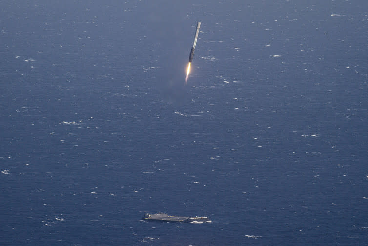 <span class="caption">The SpaceX rocket approaching the landing platform.</span> <span class="attribution"><a class="link " href="https://www.flickr.com/photos/spacex/25728668373/" rel="nofollow noopener" target="_blank" data-ylk="slk:SpaceX/flickr;elm:context_link;itc:0;sec:content-canvas">SpaceX/flickr</a></span>