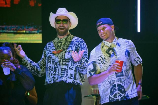 Stars join Bad Bunny and Anuel for their basketball showdown