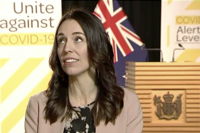 New Zealand leader continues TV interview during earthquake