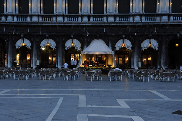 夜晚的弗洛里安咖啡館相當迷人與浪漫 (圖片來源／Caffè Florian)