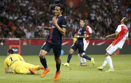 Paris St Germain's Edinson Cavani celebrates with team mates after scoring the second goal for the team during their Ligue 1 soccer match against Monaco at Louis II stadium in Monaco August 30, 2015. REUTERS/Eric Gaillard