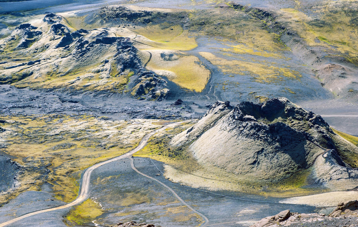 Lakagigar is a row of appox. 130 volcanic craters on the Southern Iceland. The biggest one is the volcano Laki the eruption of which was one of the greatest disasters in the 18th century.