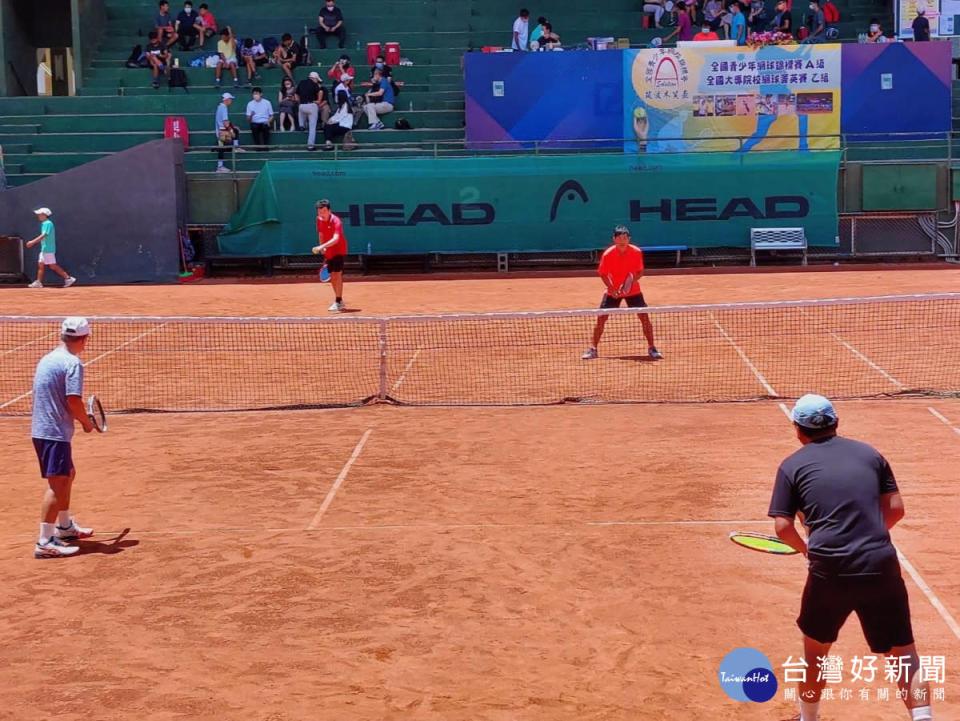 筑波木笑盃網球錦標賽開放18歲以下青少年選手參賽，分為男女12至18歲四個歲級為期8天的賽程。