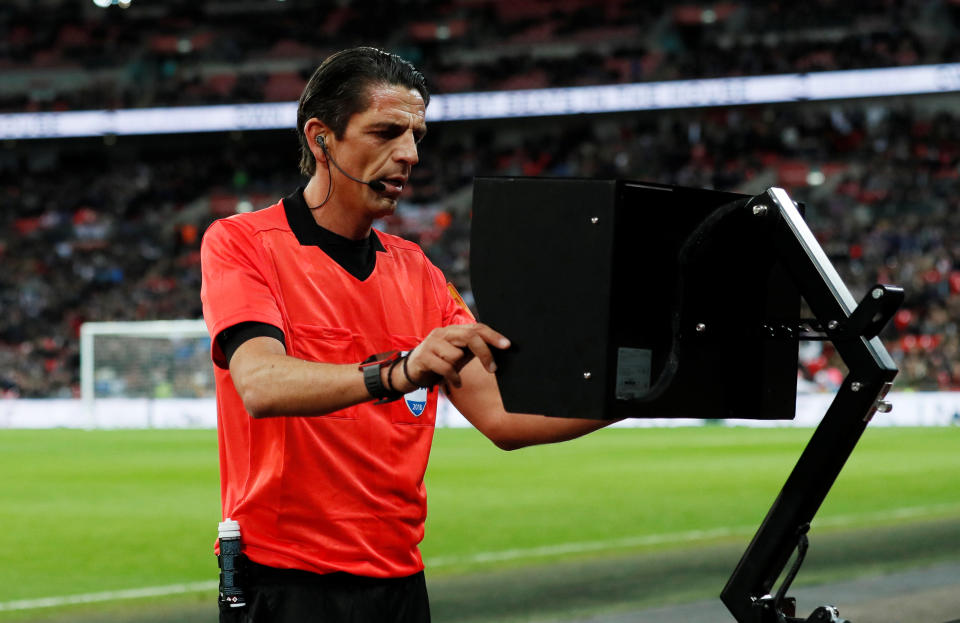 Soccer Football – International Friendly – England vs Italy – Wembley Stadium, London, Britain – March 27, 2018 Referee Deniz Aytekin consults with VAR before awarding a penalty to Italy REUTERS/David Klein