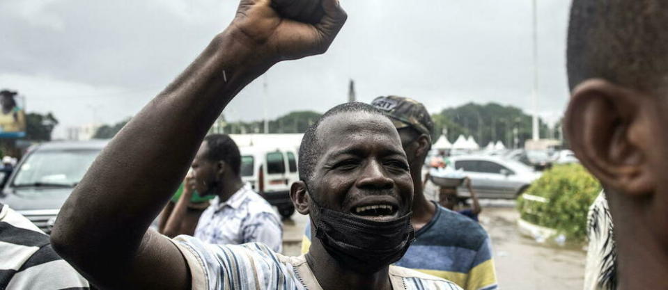 Plus que jamais, la transition guinéenne est en souffrance. La junte et le personnel politique ne semblent pas en mesure de s'accorder sur son chemin et ses priorités.  Dernier épisode : la dissolution du FNDC,  la coalition de partis, syndicats et organisations de la société civile.  - Credit:JOHN WESSELS / AFP