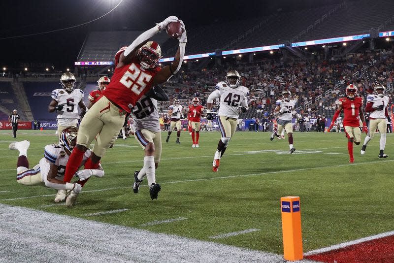 Former Northridge High School and University of Alabama running back Bo Scarbrough scores a clutch touchdown on a 28-yard run in the USFL's Birmingham Stallions' May 21 win against Michigan.