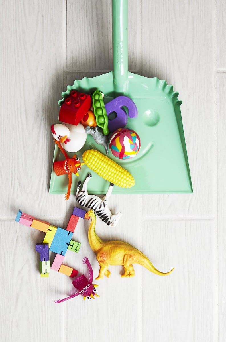 Enlist the kids to help you with spring cleaning and organizing the house. Follow this plan to turn de-cluttering into a family affair. 