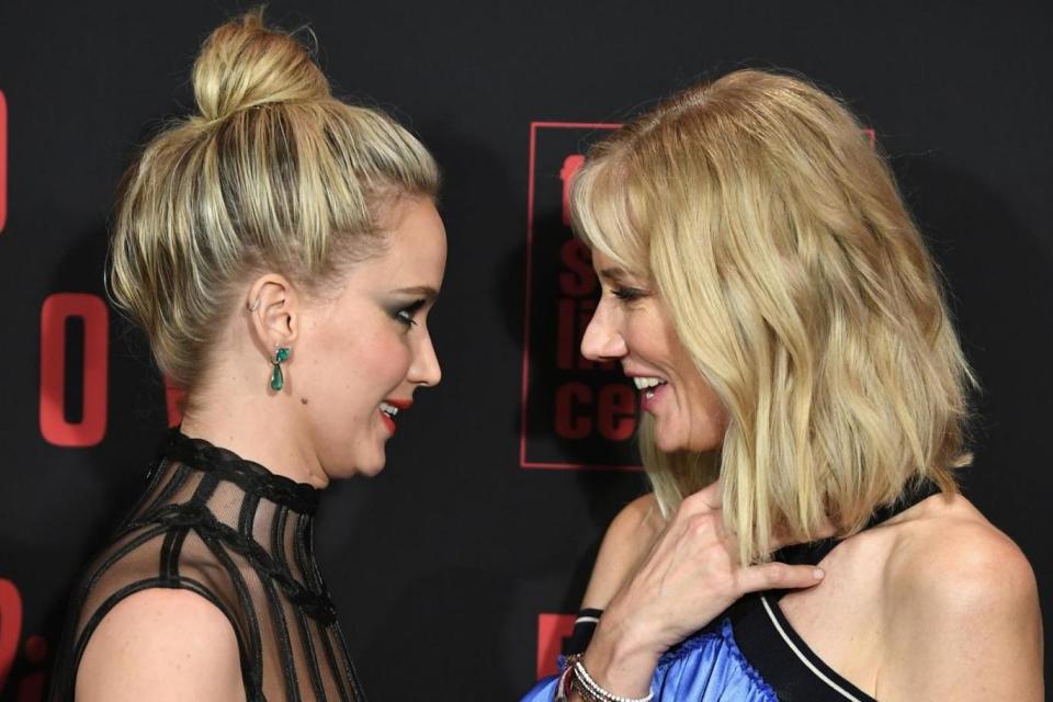 Lawrence and Richardson chat on the red carpet (Getty Images)