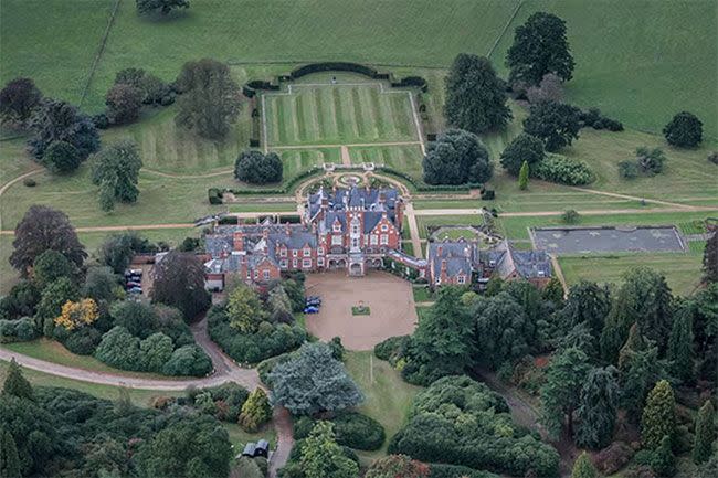 6 Bagshot Park aerial photo