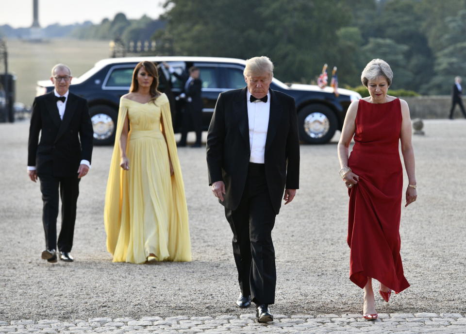 (FOTOS) Protestas y pompa militar: así recibieron a Trump en Londres