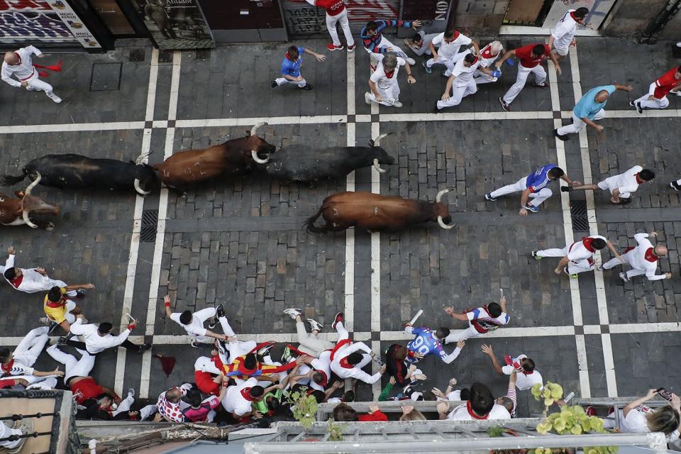 Peopel take part in the traditional Running of the bulls during the San Fermin Festival in Pamplona, Navarra, Spain, 11 July 2022, Pamplona's Running of the Bulls, known locally as Sanfermines, resumed after a two-year hiatus due to the COVID-19 pandemic.
