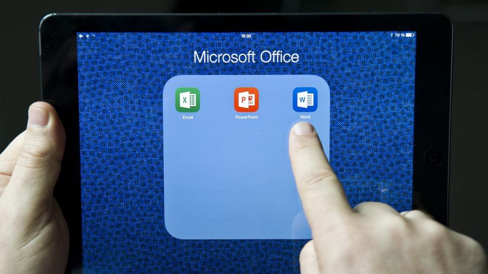 Die Office Apps von Microsoft mit Excel, Powerpoint und Word. Manchmal lassen sich Word-Dokumente unter Microsoft Office nicht bearbeiten, weil sie schreibgeschützt sind. Foto: Ole Spata