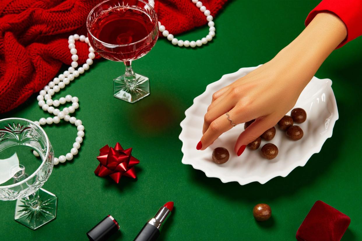 How-to-Throw-a-Chill-Holiday-Party-GettyImages-1346706262