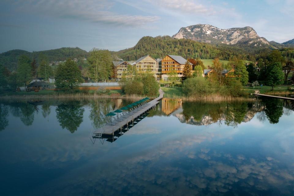 The resort is located directly on Lake Altaussee in Styria (Mayrlife.com)