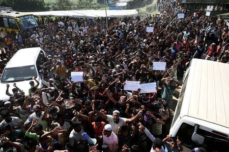 Hundreds of Rohingya refugees shout slogans as they protest against their repatriation at the Unchiprang camp in Teknaf, Bangladesh November 15, 2018. REUTERS/Mohammad Ponir Hossain