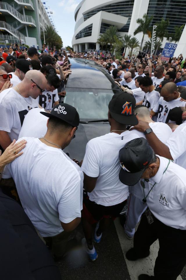 Miami mourns Jose Fernandez in citywide funeral procession