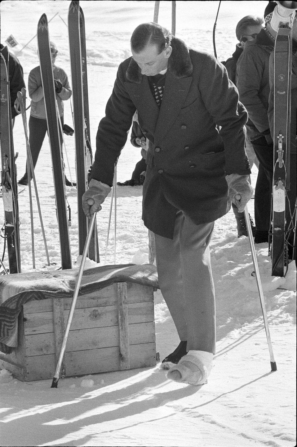 <p>The Duke of Kent had a ski accident in 1964 at St. Moritz. Here is he navigating his injuries.</p>