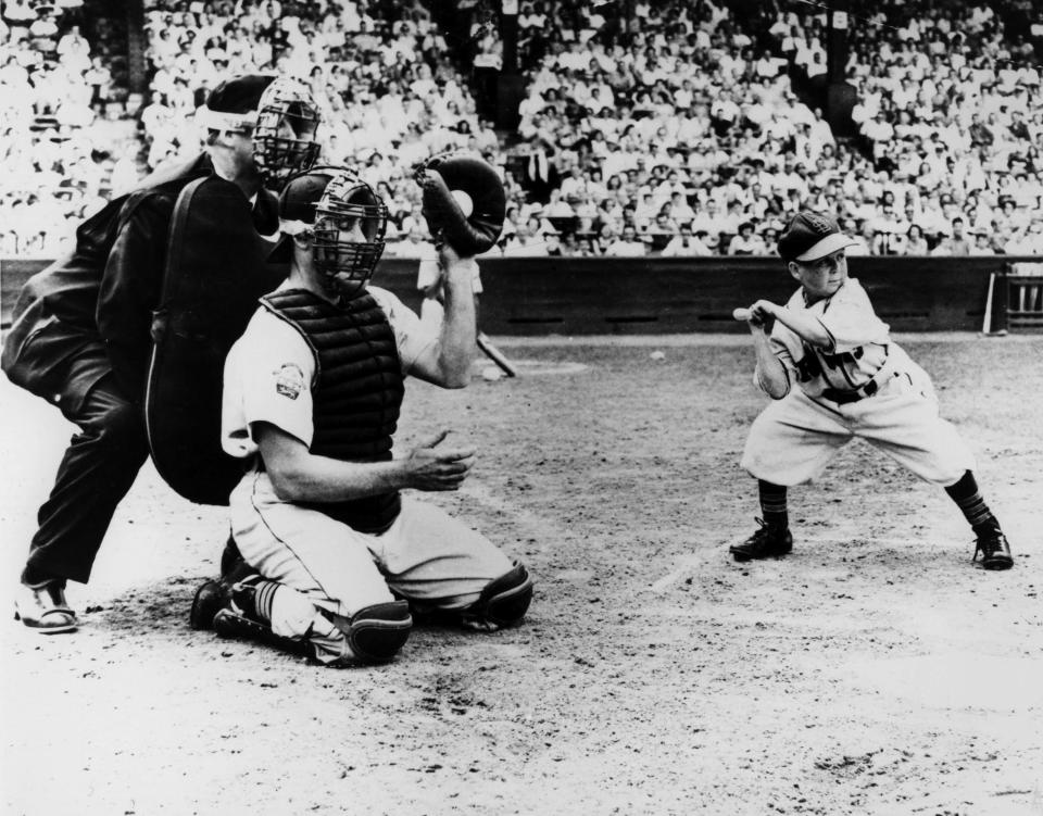 ST. LOUIS, MO - AUGUST 18:  Eddie Gaedel, midget hired by St. Louis Browns owner Bill Veeck, takes a ball as he bats during a game on August 18, 1951 in St. Louis, Missouri. (Photo Reproduction by Transcendental Graphics/Getty Images)