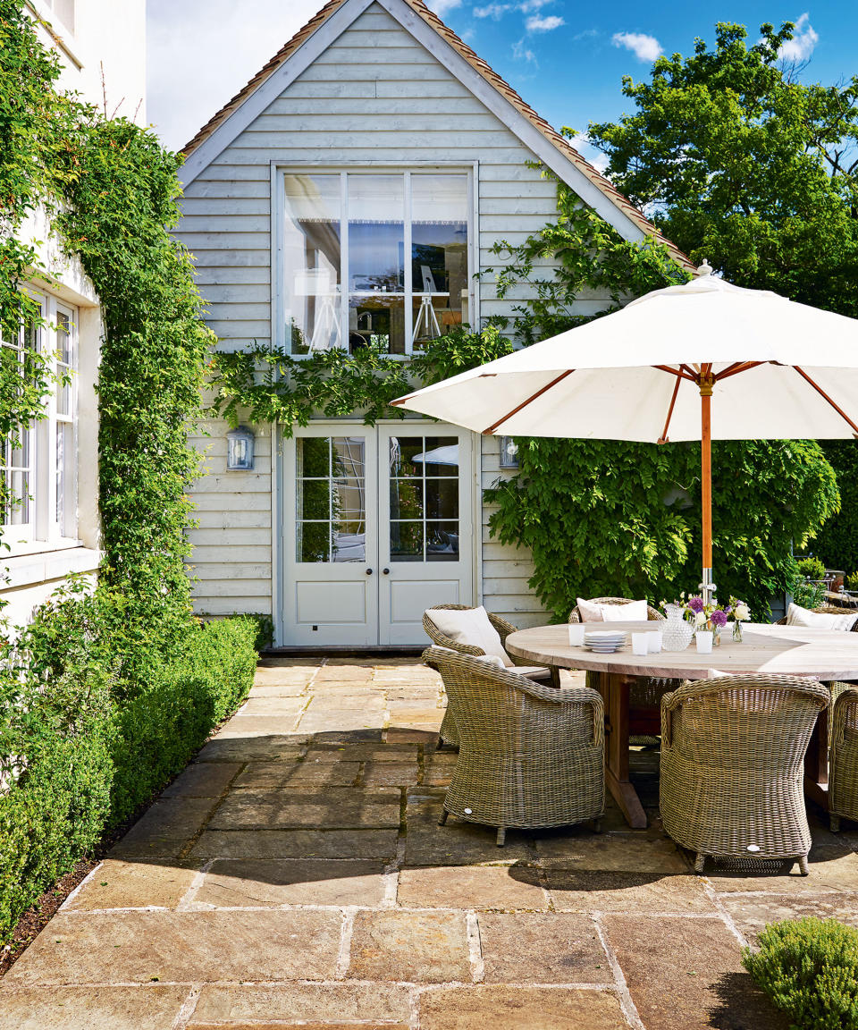 patio area with outdoor seating