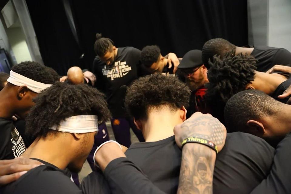 Suns chaplain Travis Hearn leads prayer in pregame chapel with the team and member of their opponent's roster at the Footprint Center in Phoenix, Ariz.