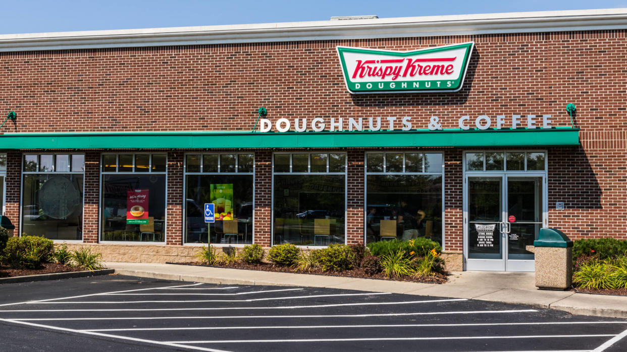 Mishawaka - Circa August 2018: Krispy Kreme Signage and Logo.