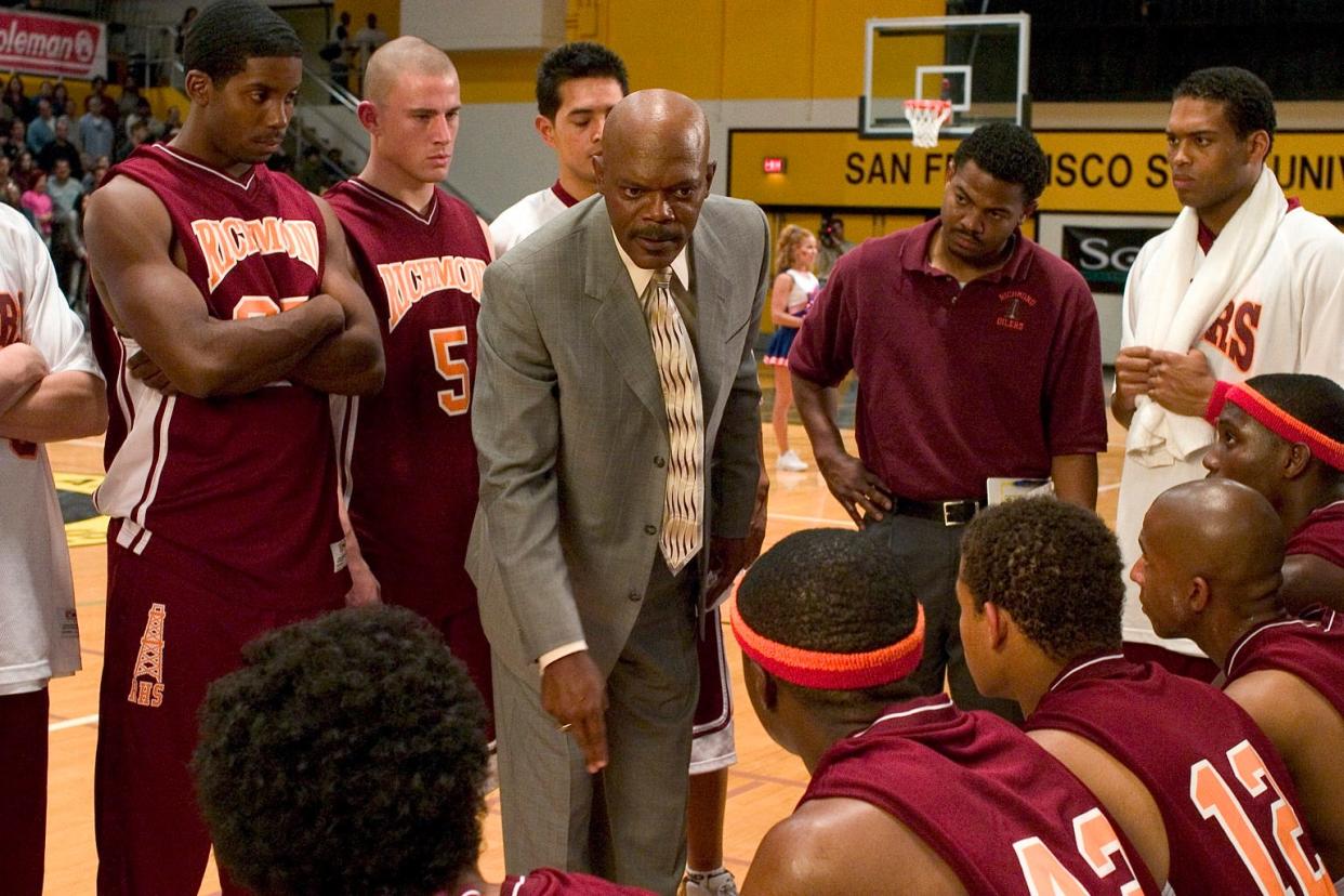 Ken Carter (Samuel L. Jackson, center) gets real with his players during a game in 