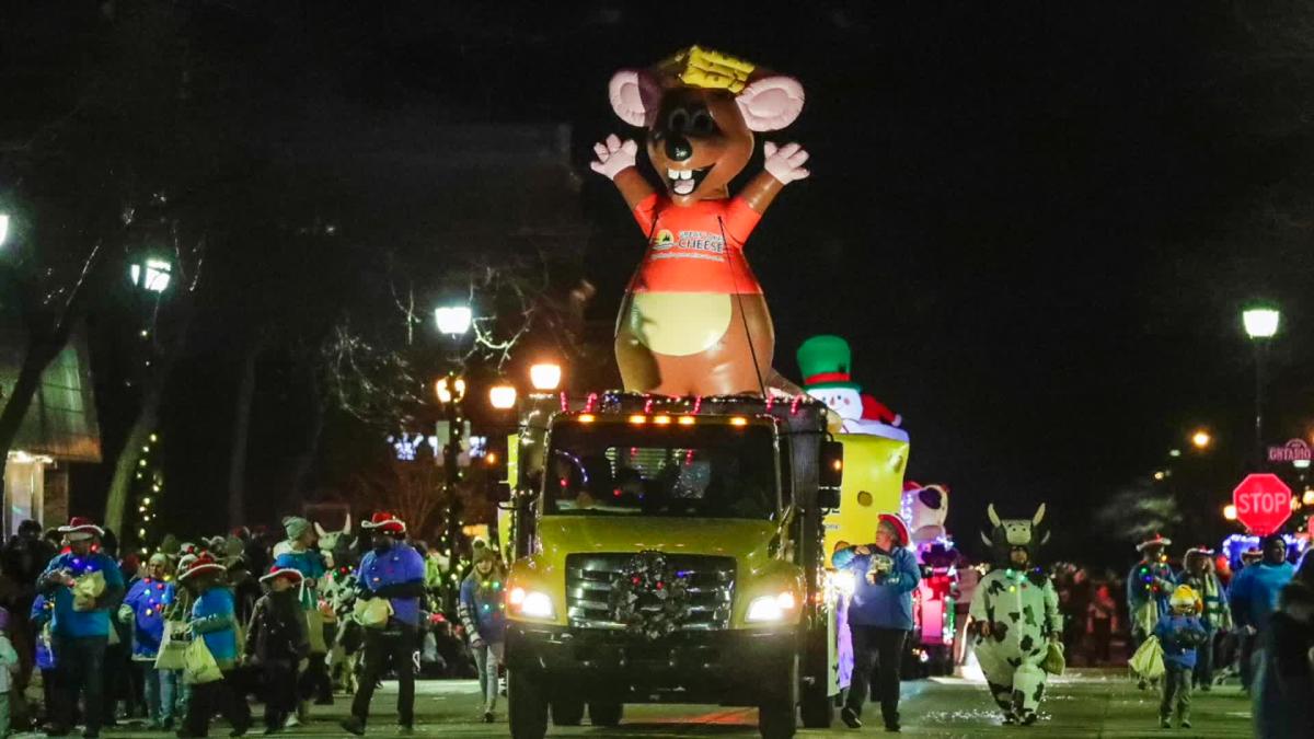 Sheboygan tree lighting ceremony delights crowd following parade