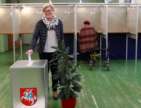 Presidential candidate Ingrida Simonyte casts her vote during the first round of Lithuanian Presidential election in Vilnius, Lithuania May 12, 2019. REUTERS/Ints Kalnins