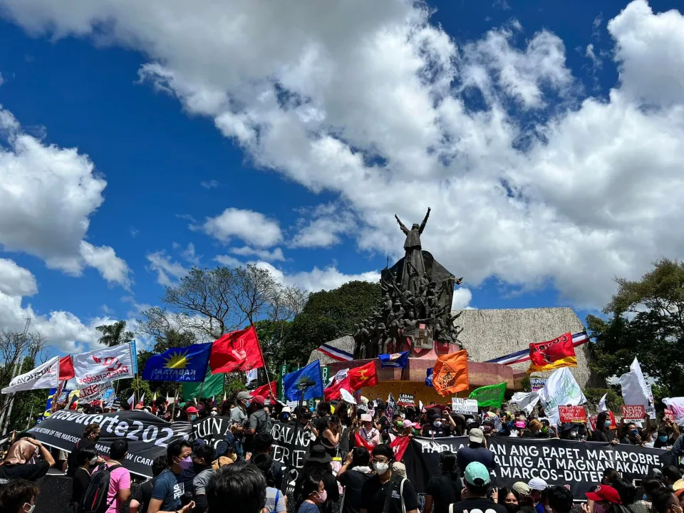 Over 4,000 Filipinos flocked to the EDSA People Power Monument to commemorate the 36th anniversary of the People Power Revolution. (Source: Bagong Alyansang Makabayan)