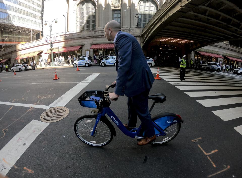 NEW YORK, USA - SEPTEMBER 30: Commuter rides a Citibike in New York, United States on September 30, 2019.   (Photo by Ercin Top/Anadolu Agency via Getty Images)