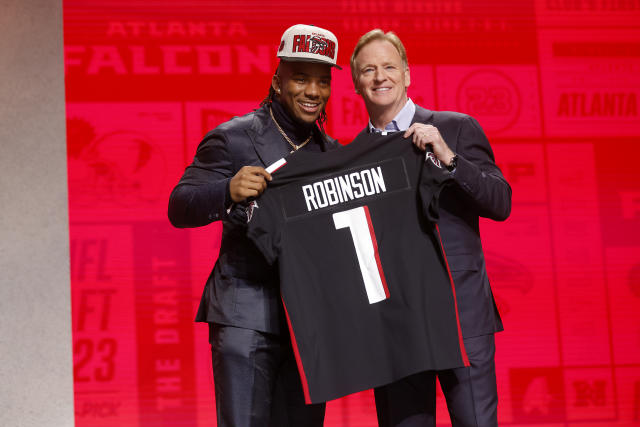 2023 NFL Draft: Atlanta Falcons buck running back trend and take Texas'  Bijan Robinson at No. 8