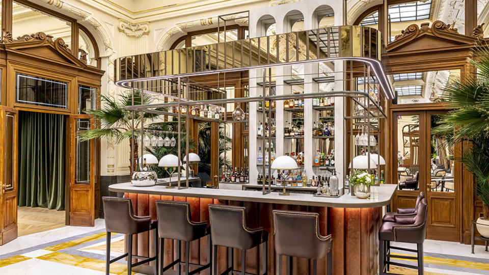 The inviting lobby bar - Credit: NH Collection