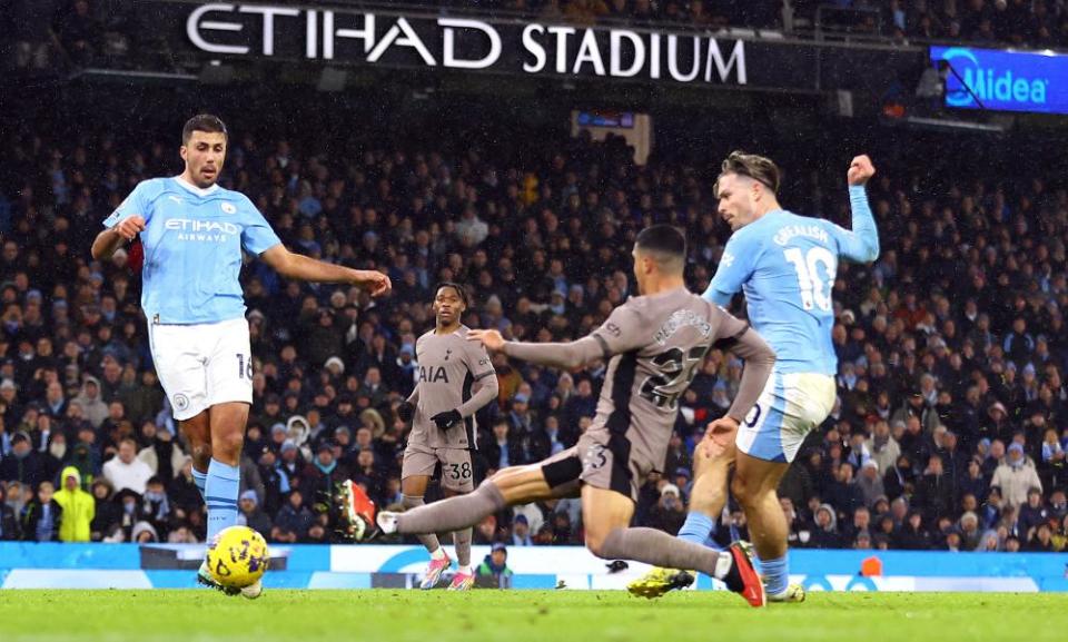 Jack Grealish puts Manchester City 3-2 ahead late in the game against Spurs