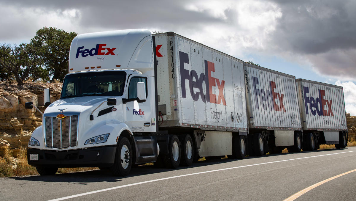 FedEx falls short of Q2 earnings estimates